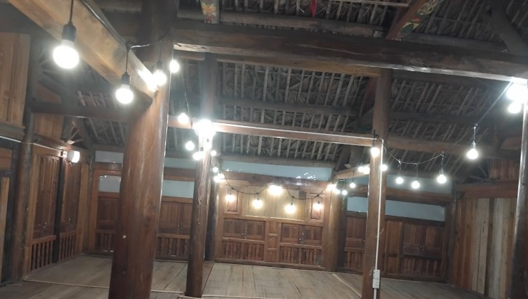 Cho thuê nhà sàn gỗ 3 gian làm quán cà phê, nhà hàng Phố Khuất Duy Tiến, 28 Triệu, 93m2, vào ngay.